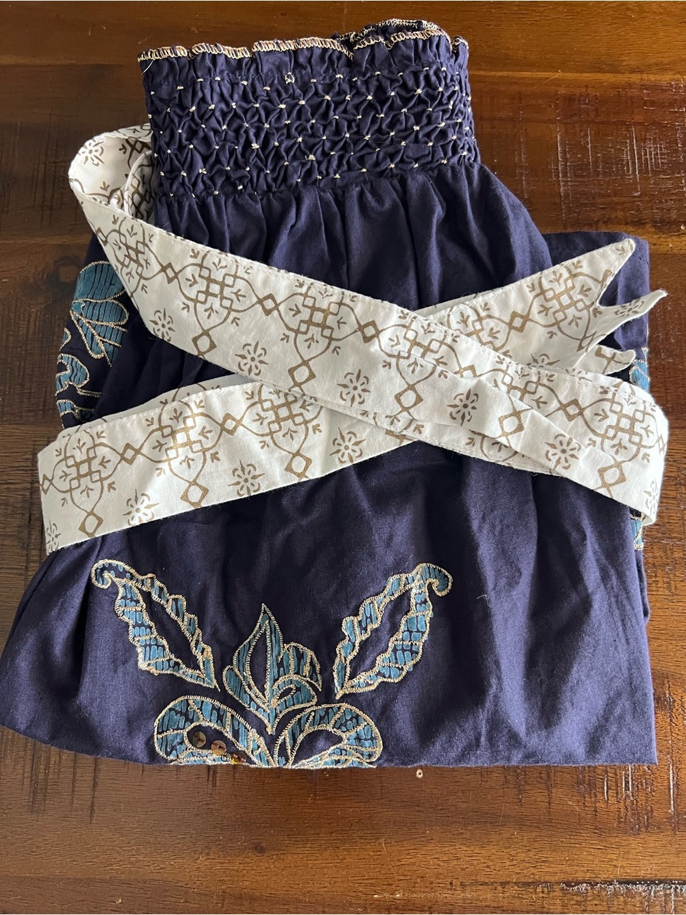 Anthropologie Navy Blue Embroidered Kitchen Apron with Cream Ties—NWOT!
